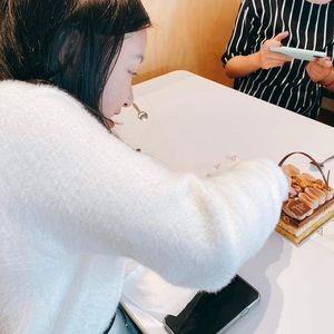 Meet your Posher, Arini